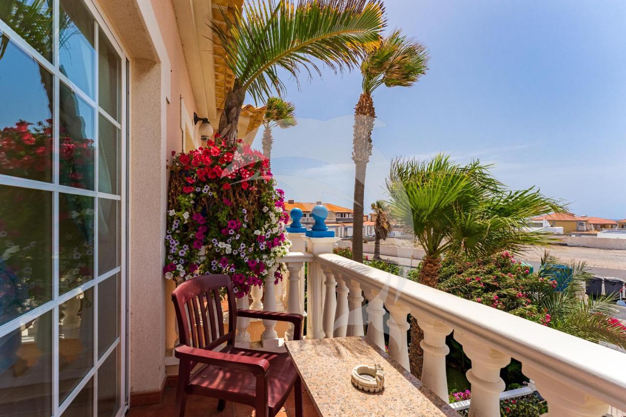 Apartamentos Los Delfines El Medano  Exterior photo